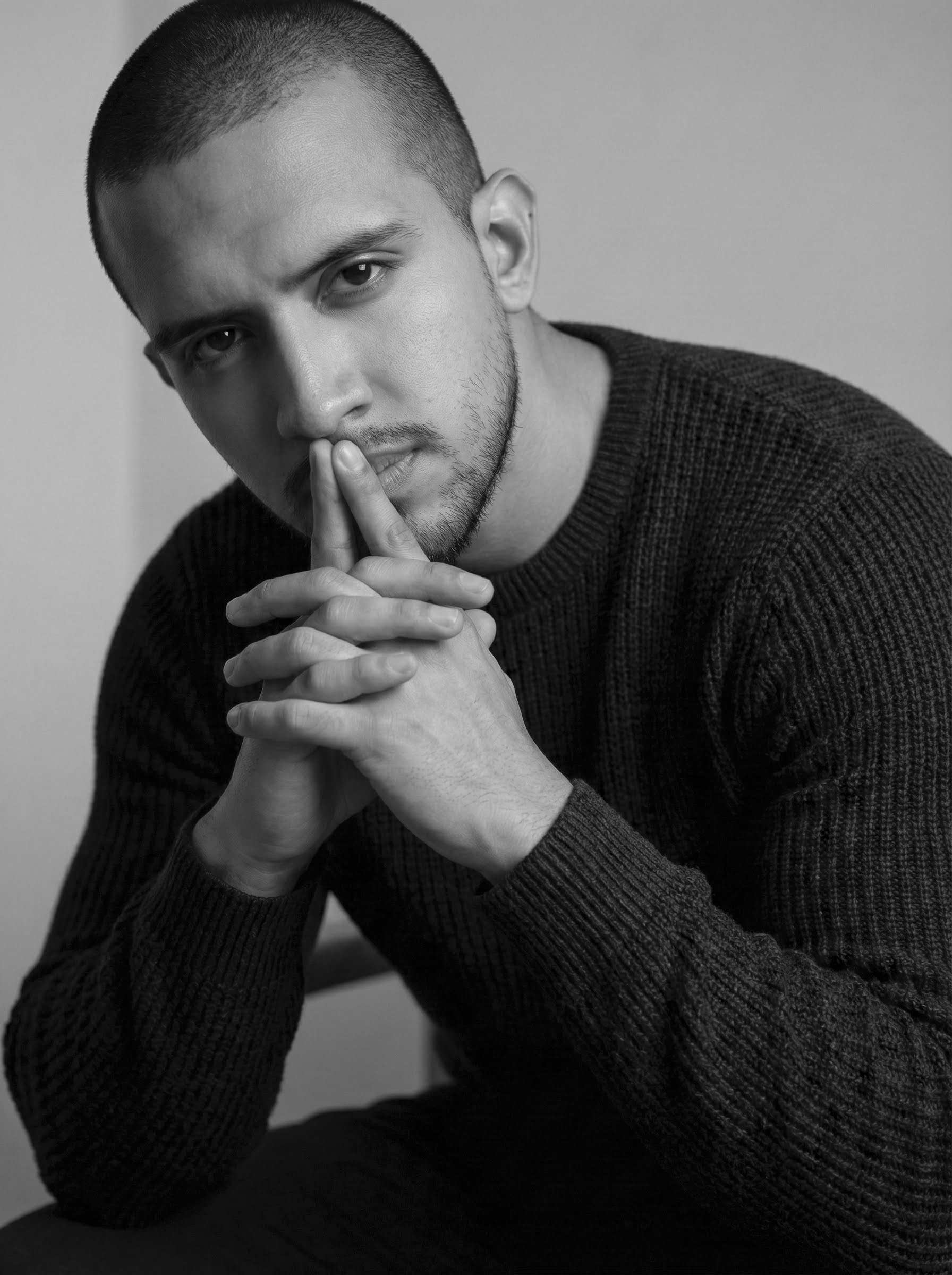 Edward Morrón, retrato en blanco y negro